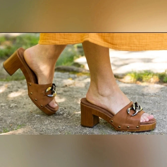 White Mountain Jem Footbeds Clog Shoe in Tan size 9 Retro Wood Slide Heel Chunky - Picture 1 of 6